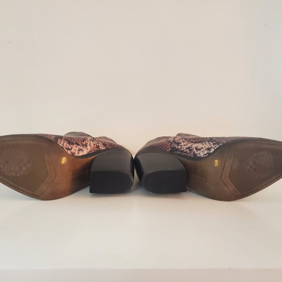 Vince Camuto Gigietta Booties MAUVE MULTI EMBOSSED LEATHER, Size 8 M (like new!) - Picture 3 of 6